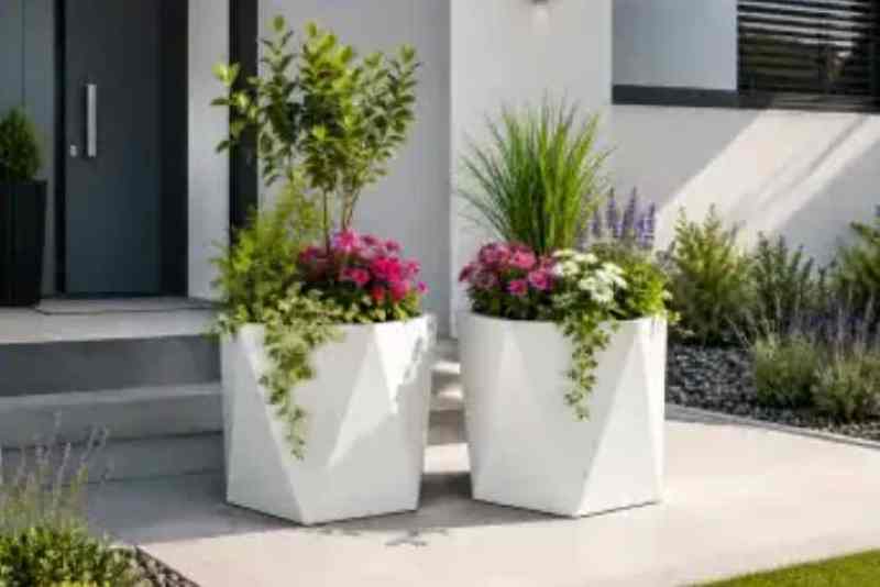 Pflanzkübel im Freien ideal für Garten, Terrasse oder Balkon.